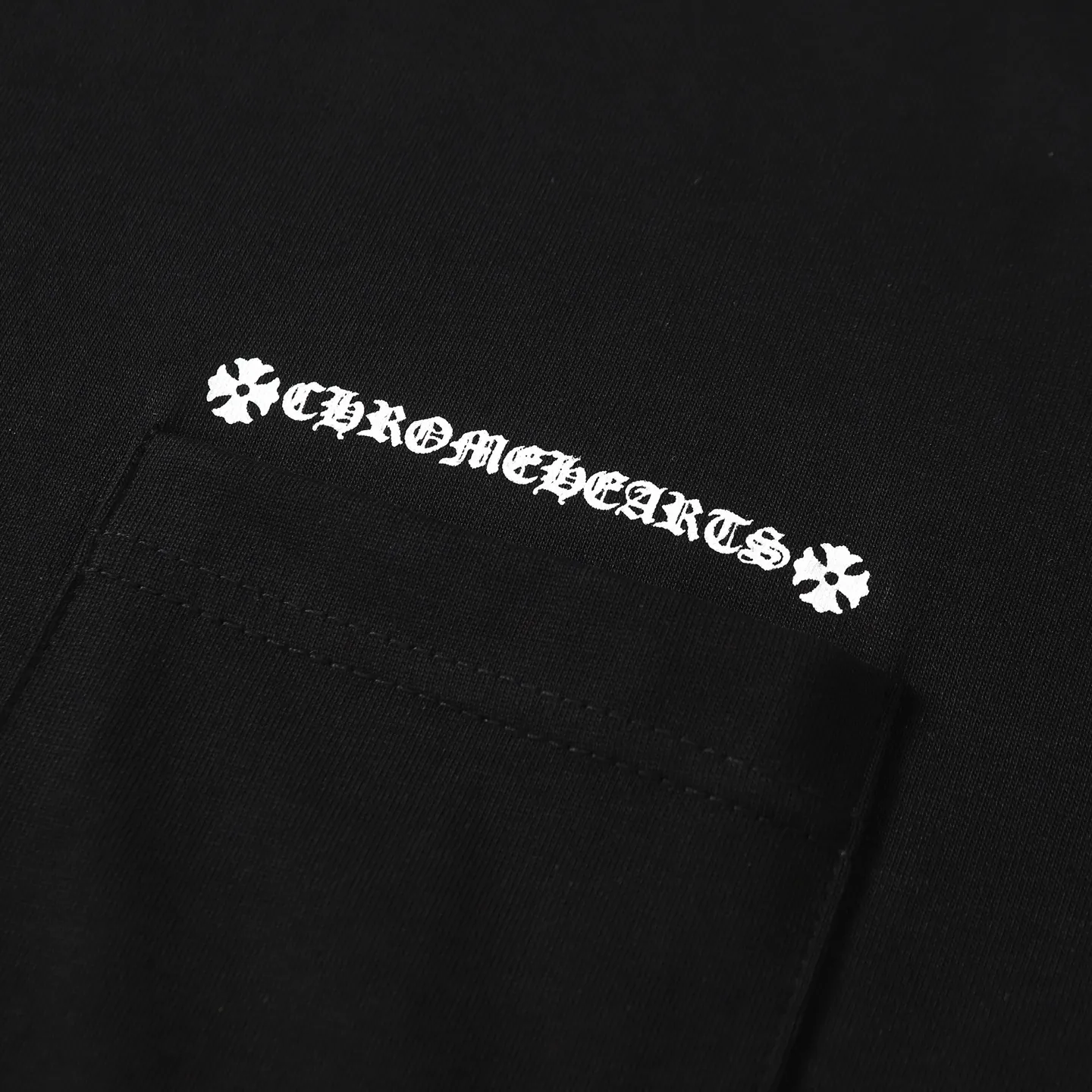 🅿️170 CHROME HEARTS/Chrome Heart CH starry cross printed short-sleeved T-shirt The fabric is made of 280g heavy combed cotton, customized with 32 count 1*1 threads. The ready-made garments are washed twice. The fabric is comfortable and skin-friendly without any strange feeling. Custom-dyed fabrics with high textile density, good drape and not easy to deform. The thick texture and compact spinning process will not affect the breathability of the fabric. The color saturation is very high. Imported digital direct-injection printing technology. A versatile and good-looking short sleeve. The loose fit covers the flesh and looks slim. Color: black, white Size: XS-L